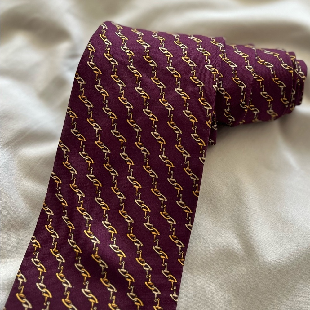 Brooks Brothers Burgundy and Gold Chain Pattern Tie